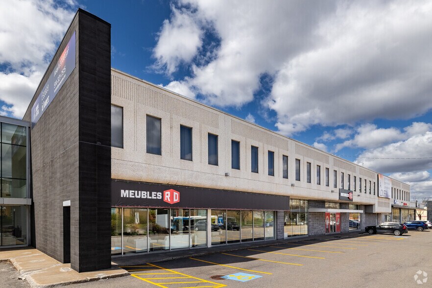 More Photos Of 9000-9012 Boul De L'acadie, Montréal Storefront For Lease