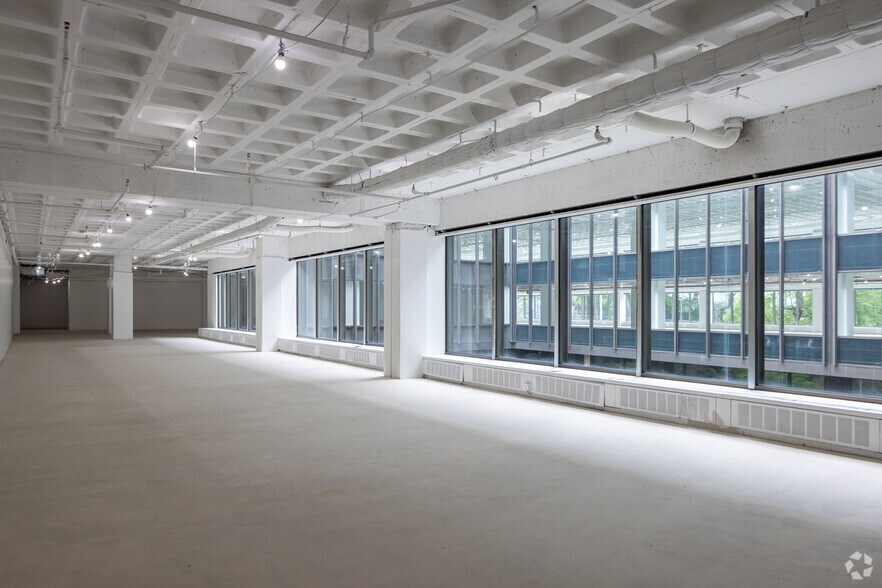 More Photos Of 866 United Nations Plz, New York Office For Sale