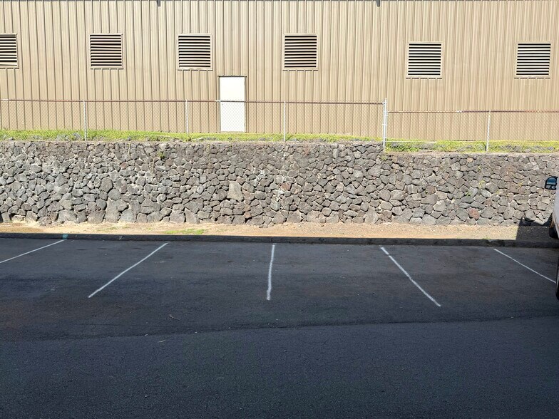More Photos Of 73-5577 Lawehana St, Kailua Kona Warehouse For Lease