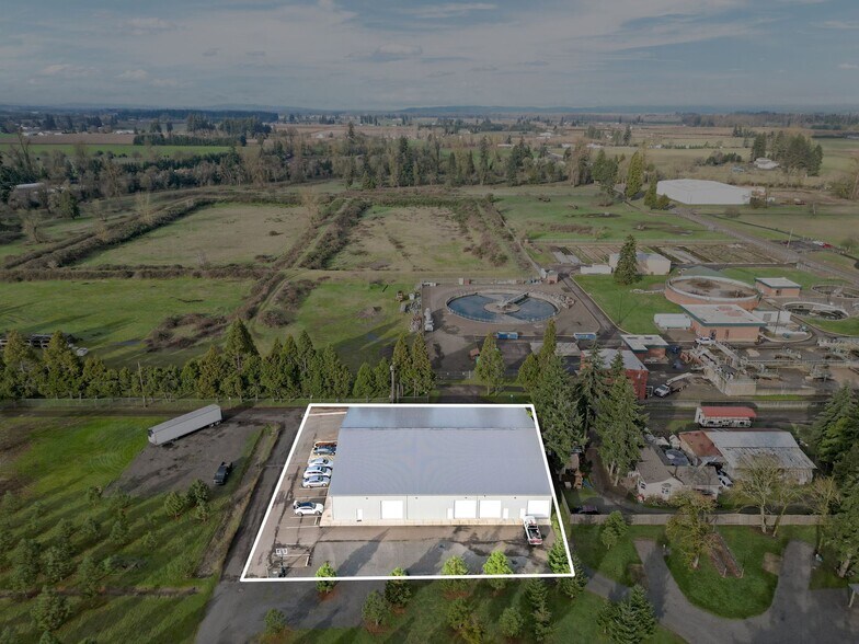 More Photos Of 33000 Tennessee, Lebanon Distribution For Sale