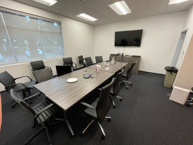 More Photos Of 2855 Interstate Dr, Lakeland Industrial For Lease