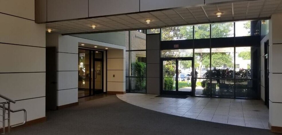 More Photos Of 1101 E Arapaho Rd, Richardson Office Residential For Lease