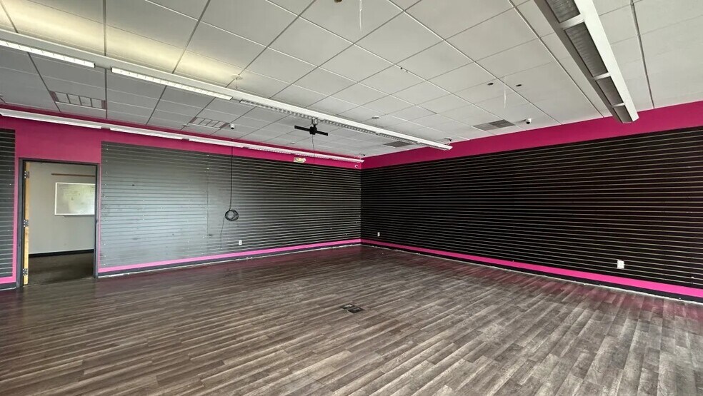 More Photos Of 1990 Highland Pike, Ft Wright Storefront For Lease