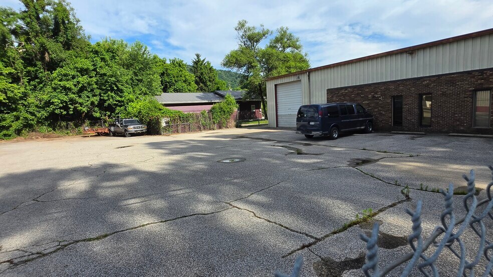 More Photos Of 6810 Maccorkle Ave, Charleston Office For Sale