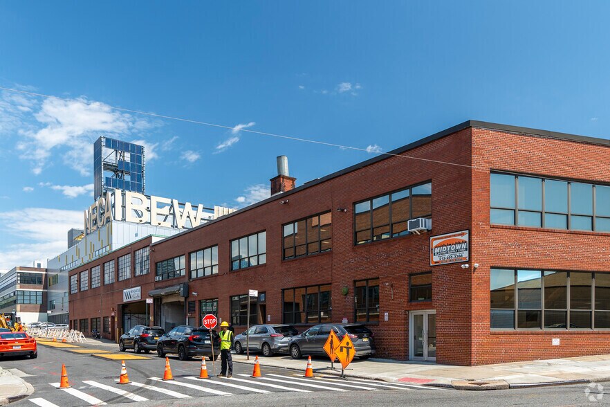 More Photos Of 33-01 Hunters Point Ave, Long Island City Warehouse For Lease