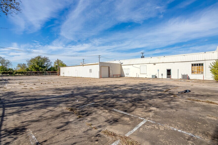 More Photos Of 541 N Main St, Fort Worth Light Manufacturing For Lease