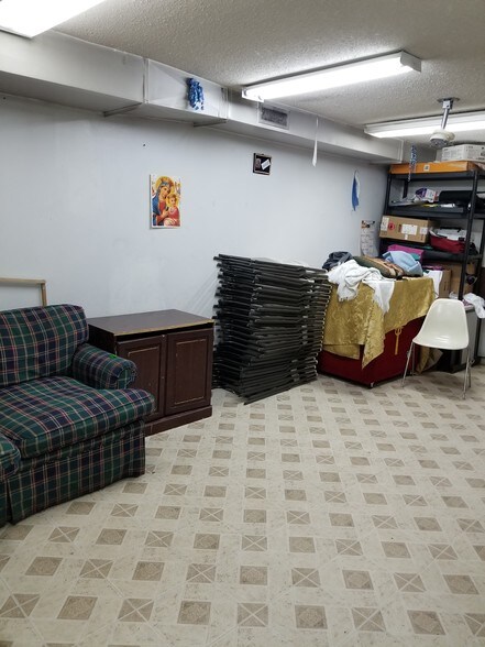 More Photos Of 2465 Millbrook Ave, Memphis Specialty For Sale