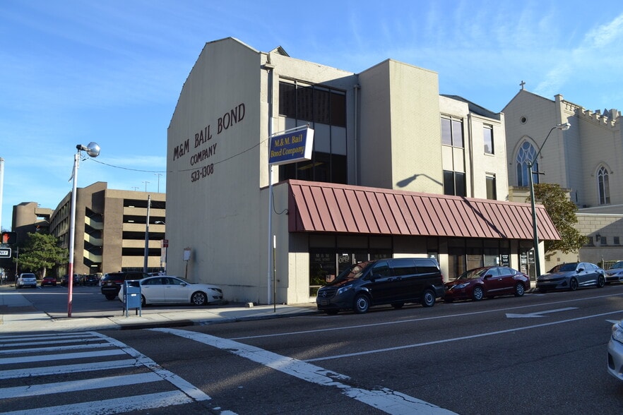 More Photos Of 138 N B B King Blvd, Memphis Office For Sale