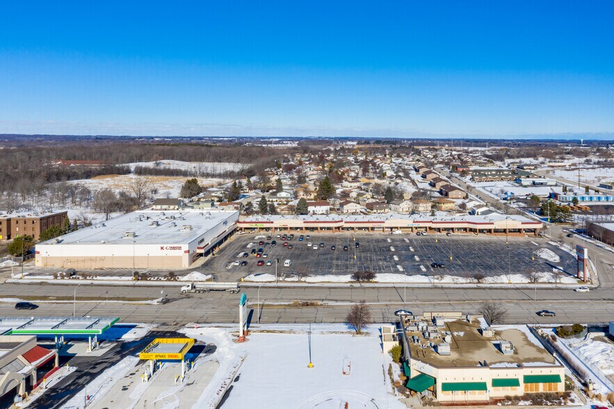 More Photos Of 8600-8604 W Brown Deer Rd, Milwaukee General Retail For Sale