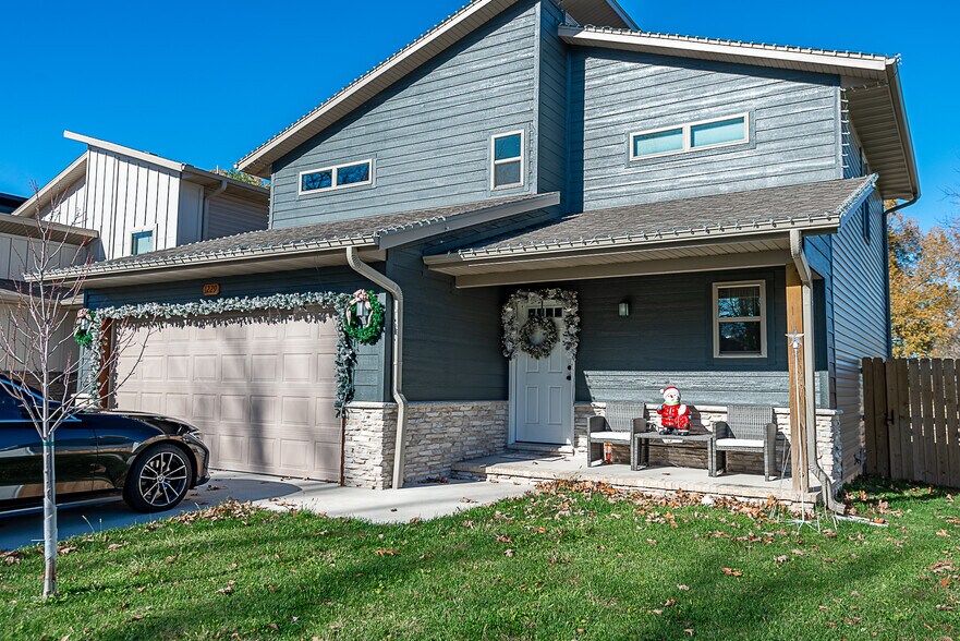 More Photos Of 1225 E Paragon, Springfield Specialty For Sale