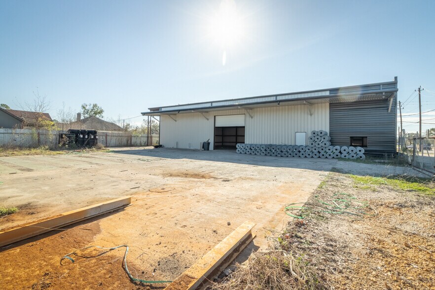 More Photos Of 7904 Irvington Blvd, Houston Warehouse For Sale