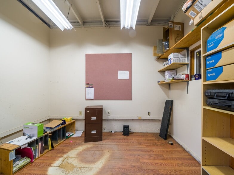 More Photos Of 50 Franklin St, Batavia Flex For Sale