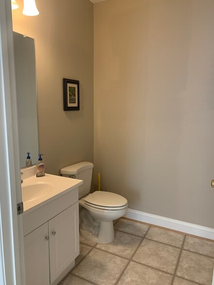 More Photos Of 170 W Main St, Purcellville Office Residential For Lease