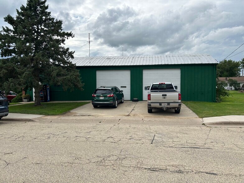 More Photos Of 405 W Barber Ave, Livingston Flex For Sale