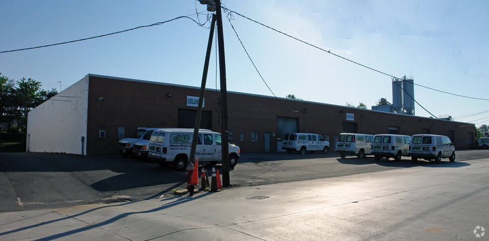 More Photos Of 8401-8409 Terminal Rd, Lorton Warehouse For Lease