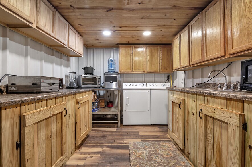 More Photos Of 111 Cypress Bay dr, Milam Specialty For Sale