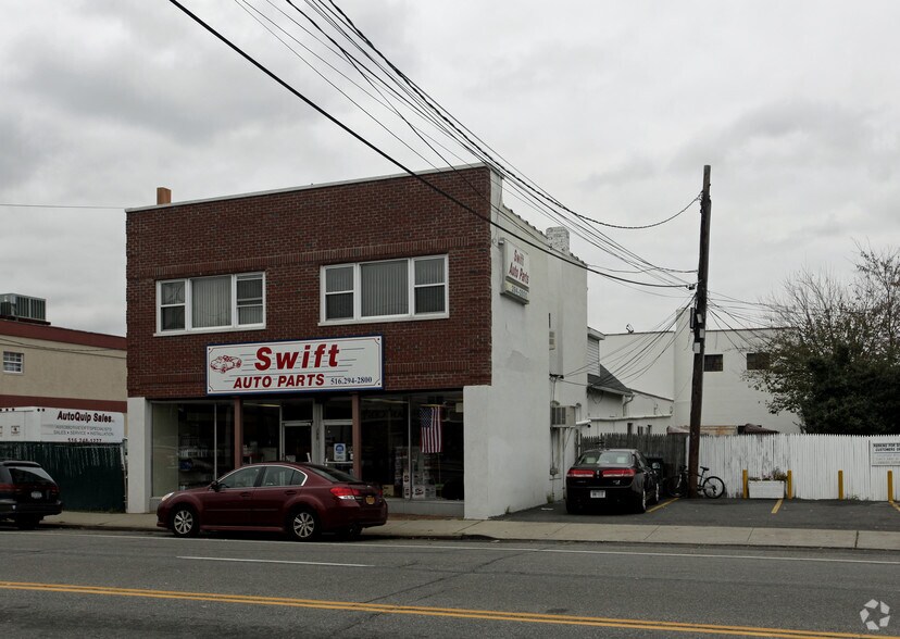 Primary Photo Of 290 Willis Ave, Mineola Storefront Retail Office For Lease