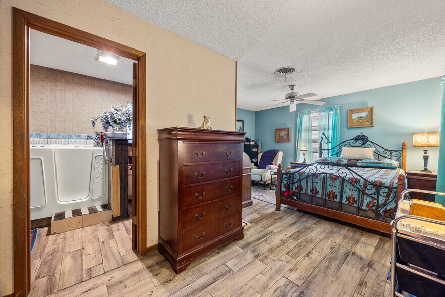 More Photos Of 606 E Liberty Ave, Round Rock Office For Sale