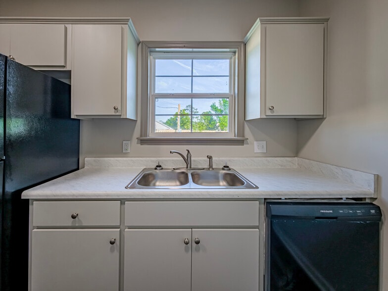 More Photos Of 1604 Lankford Dr, Valdosta Apartments For Sale