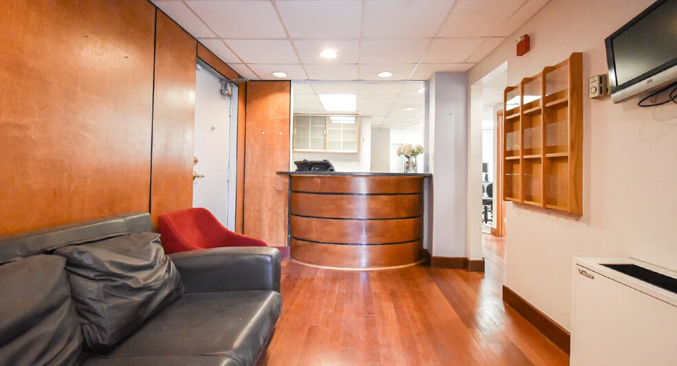 More Photos Of 940 25th St NW, Washington Apartments For Sale