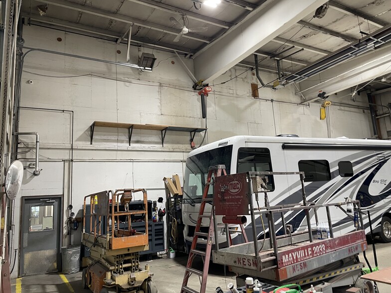 More Photos Of 14 Caldwell Dr, Amherst Warehouse For Lease