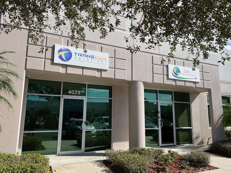 More Photos Of 4015-4037 Crescent Park Dr, Riverview Flex For Lease