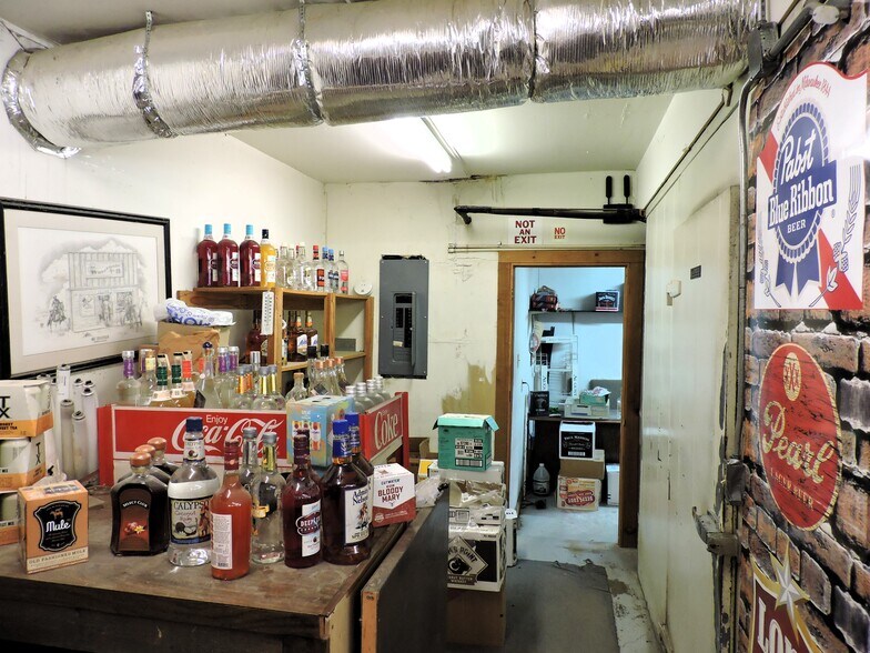 More Photos Of 2324 W Main St, Gun Barrel City General Retail For Sale