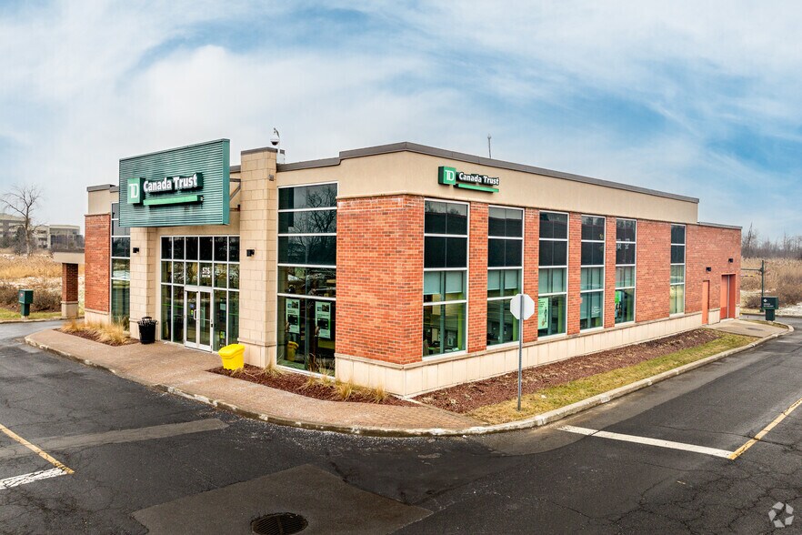 More Photos Of 582 Ch de Touraine, Boucherville Unknown For Lease