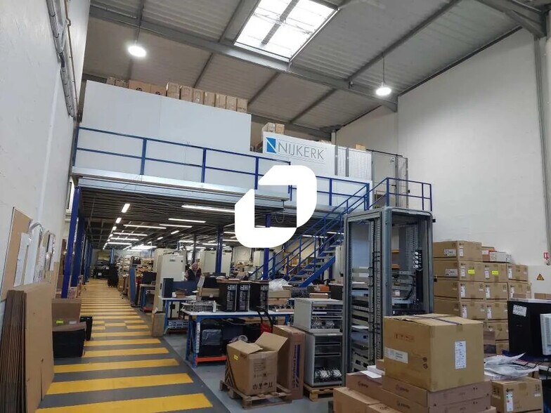 More Photos Of 3 Rue Du Groupe Manoukian, Élancourt Light Manufacturing For Lease