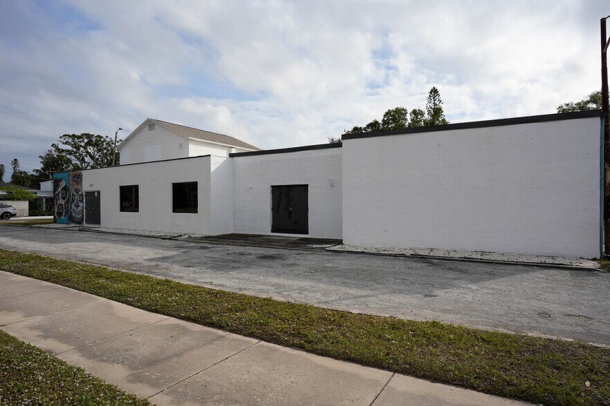 More Photos Of 4700 22nd Ave S, Saint Petersburg General Retail For Lease