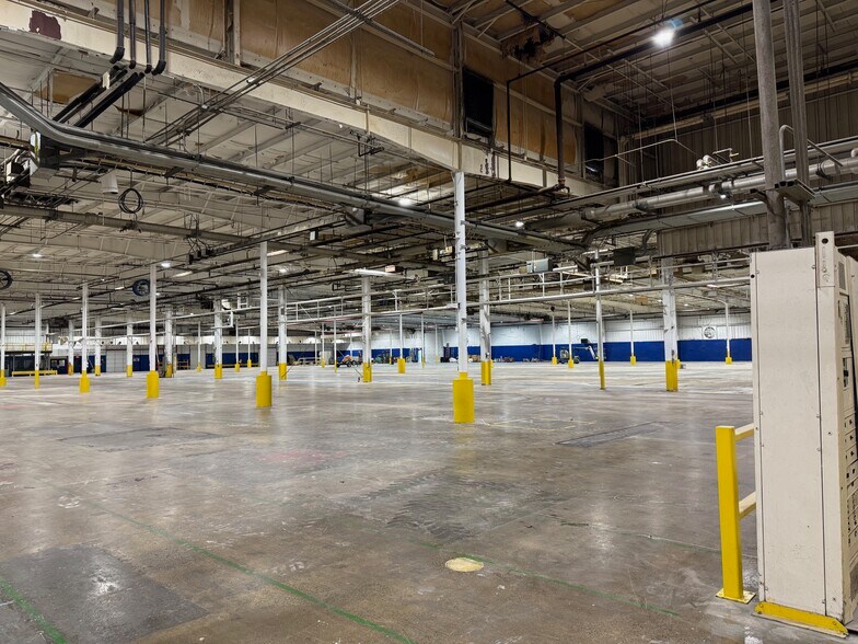 More Photos Of 801 Bill Jones Industrial Blvd, Springfield Manufacturing For Lease