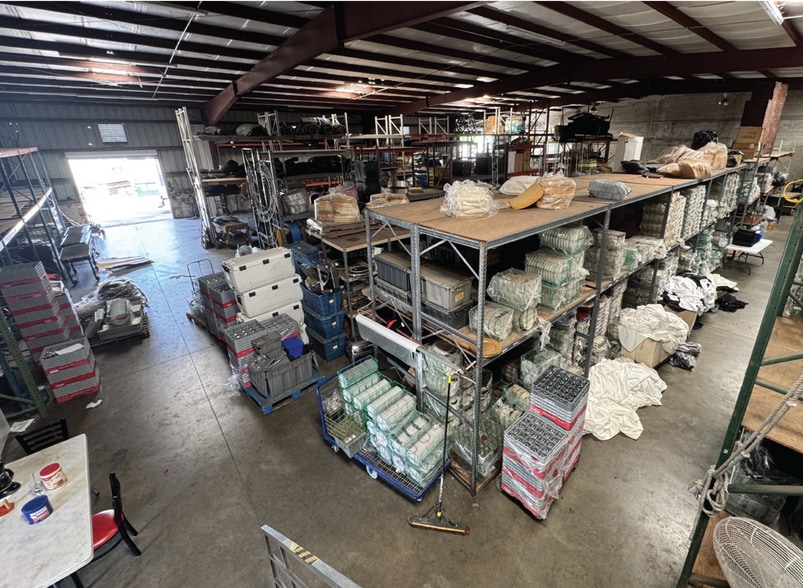 More Photos Of 12090 Metro Pky, Fort Myers Warehouse For Lease