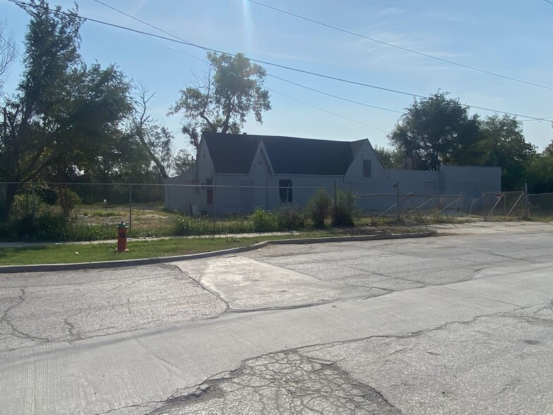 More Photos Of 5301 Prospect Ave, Kansas City General Retail For Sale
