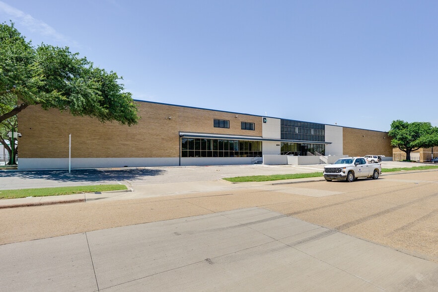 Primary Photo Of 11245 Indian Trl, Dallas Manufacturing For Lease