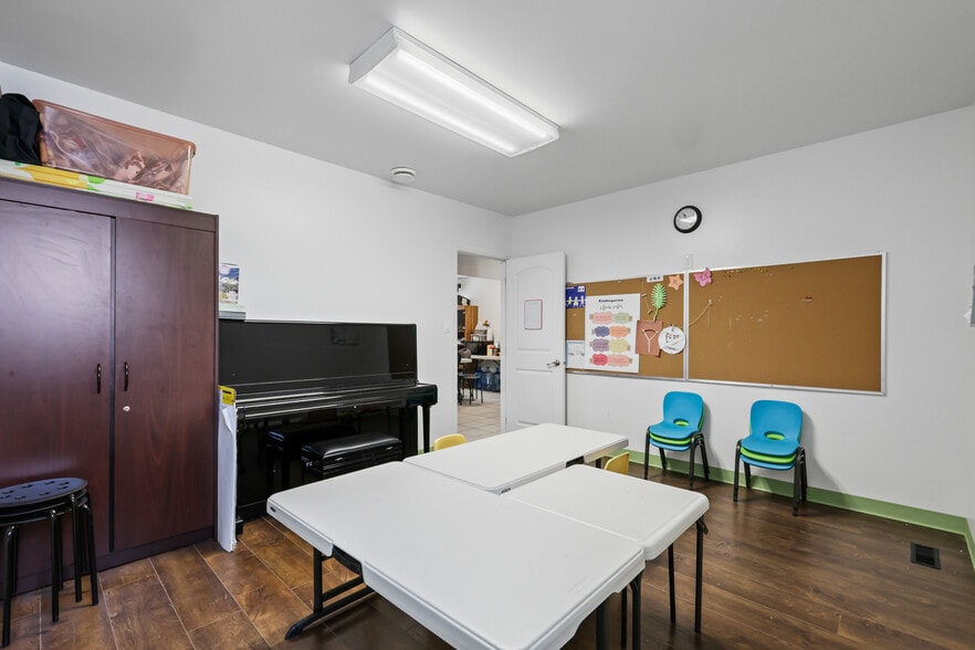 More Photos Of 232 8A St NE, Calgary Religious Facility For Sale