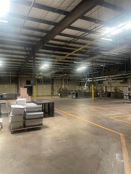 More Photos Of 210 SW Texas Ave, Lawton Warehouse For Lease