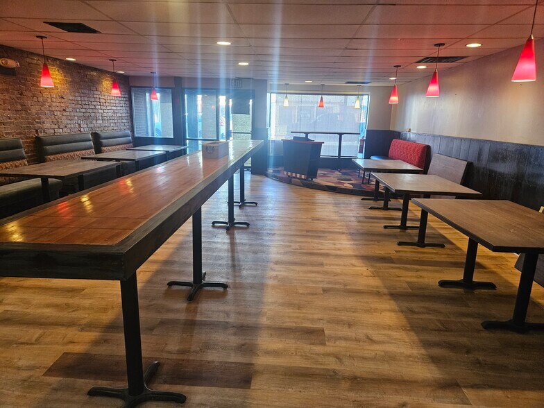 More Photos Of 220 Sycamore St, Oil City General Retail For Sale