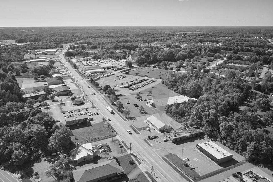 More Photos Of 9081 State Route 14, Streetsboro General Retail For Lease