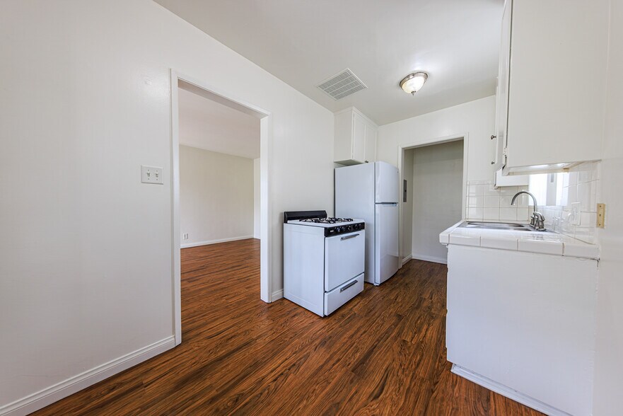 More Photos Of 650 W Wilson Ave, Glendale Apartments For Sale