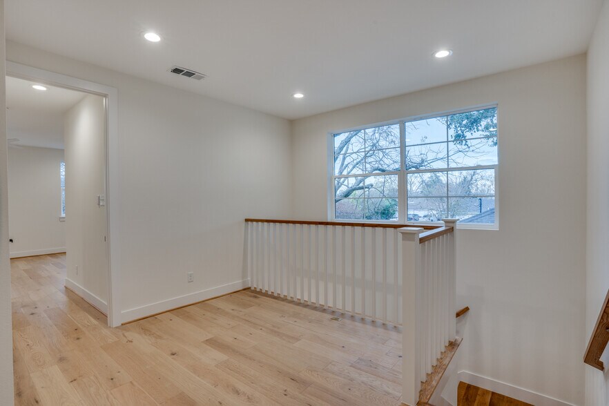 More Photos Of 421/423 Wayne, Dallas Apartments For Sale