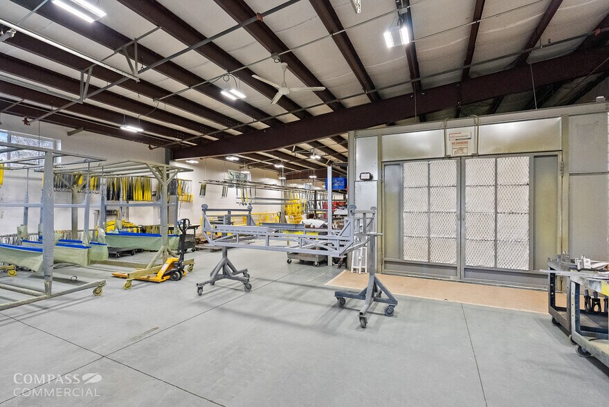 More Photos Of 20676 Carmen Loop, Bend Warehouse For Sale