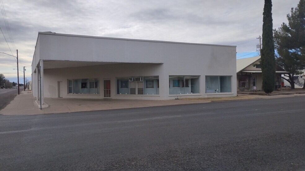 More Photos Of 208 W San Antonio St, Marfa Freestanding For Sale