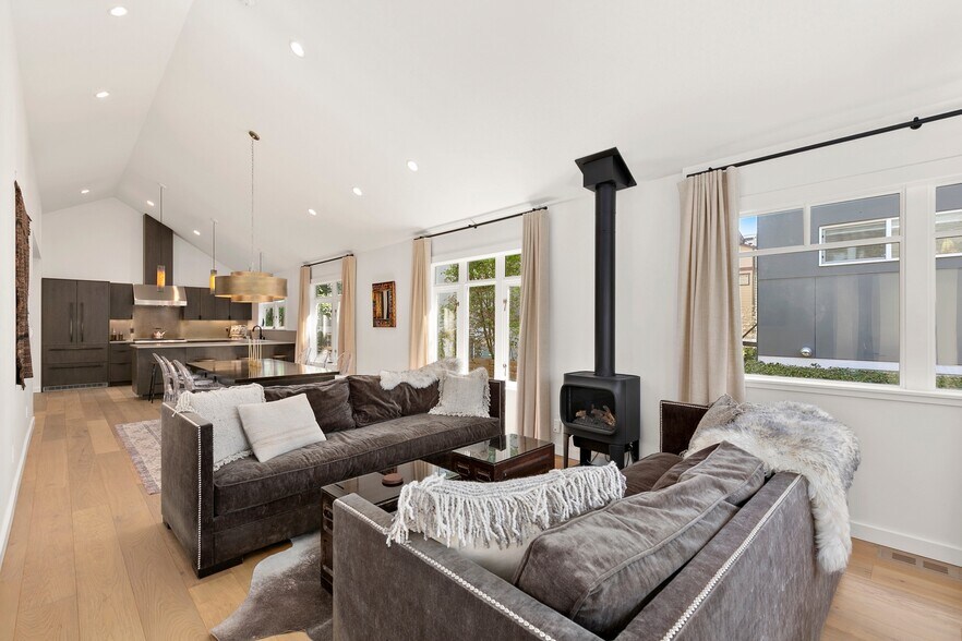 More Photos Of 5932 California Ave SW, Seattle Office Residential For Sale