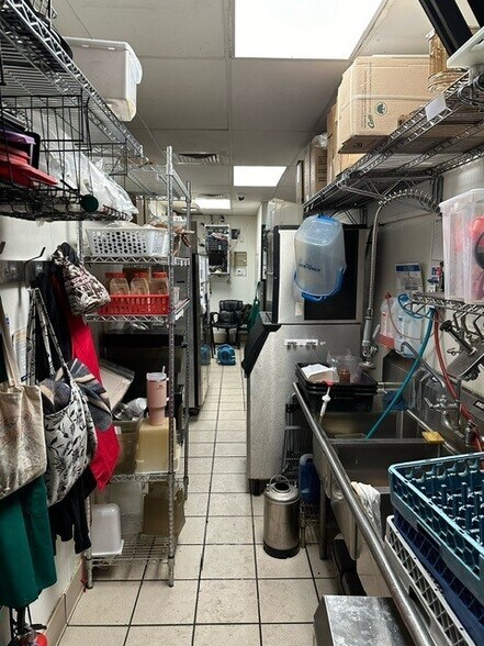 More Photos Of 1459 Bethlehem Pike, Flourtown Restaurant For Lease