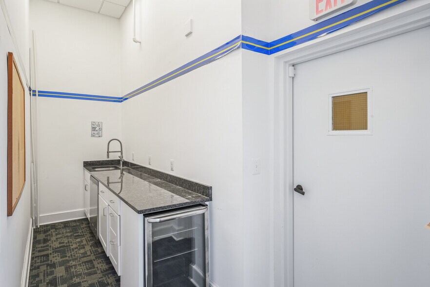 More Photos Of 602 S King St, Leesburg Medical For Sale