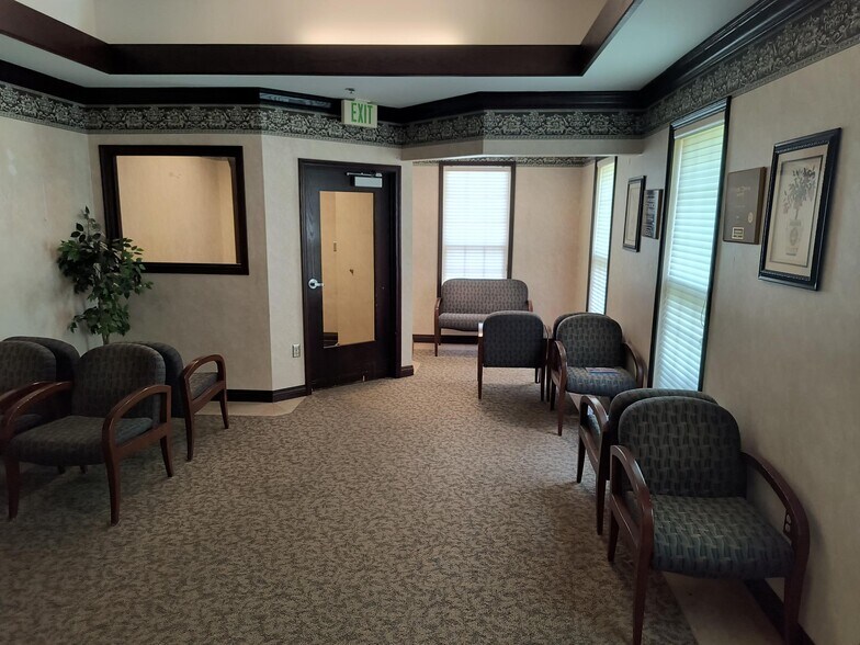 More Photos Of 255 E 90th Dr, Merrillville Medical For Lease