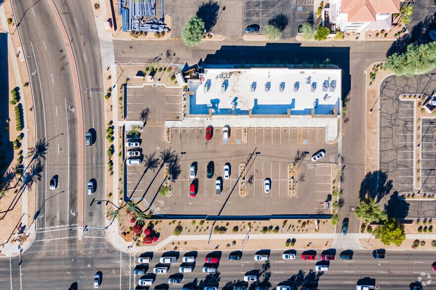 More Photos Of 7870 W Bell Rd, Glendale General Retail For Lease