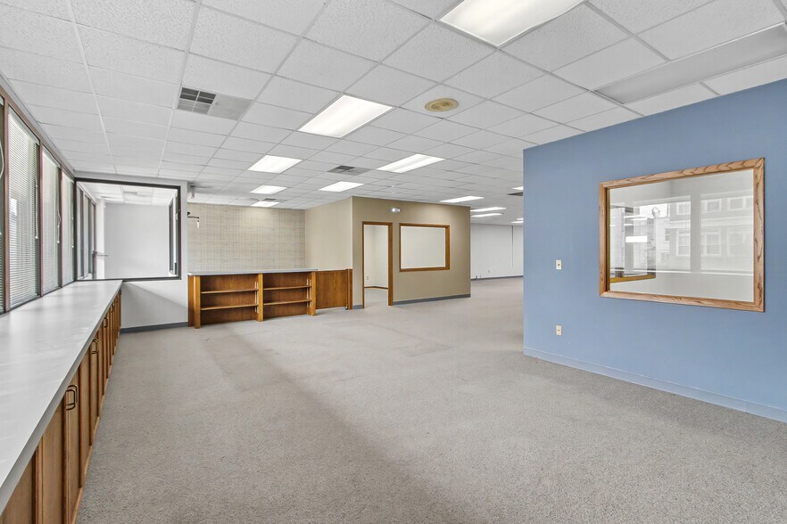 More Photos Of 115 E Conant St, Portage Office For Sale