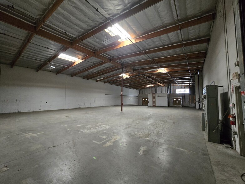 More Photos Of 4265 E Airport Dr, Ontario Warehouse For Lease