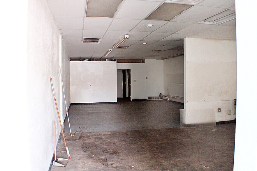 More Photos Of 10978 Montwood Dr, El Paso Unknown For Lease